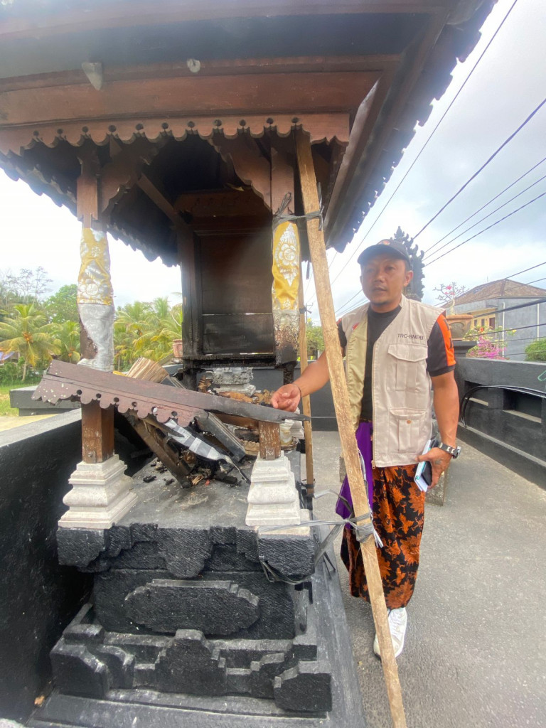Kebakaran Pelinggih di Banjar Pemijian, Desa Carangsari, Kecamatan Petang Tanggal 13 September 2023